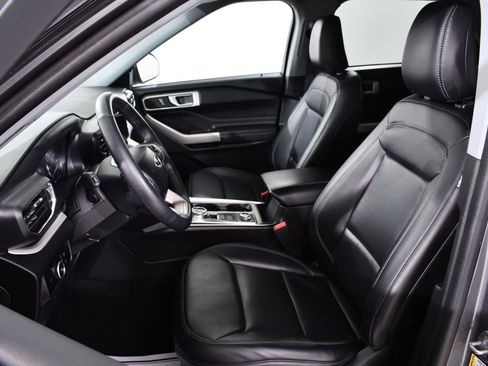 Used 2023 Ford Explorer XLT w/ Equipment Group 202A image 6