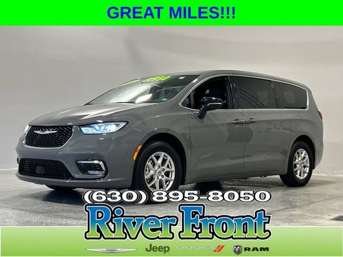 Used 2025 Chrysler Pacifica Select FWD image 1