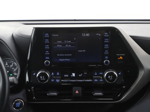 Used 2022 Toyota Highlander XLE image 16