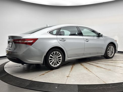 Used 2017 Toyota Avalon Limited w/ All Weather Liner Package FWD image 5