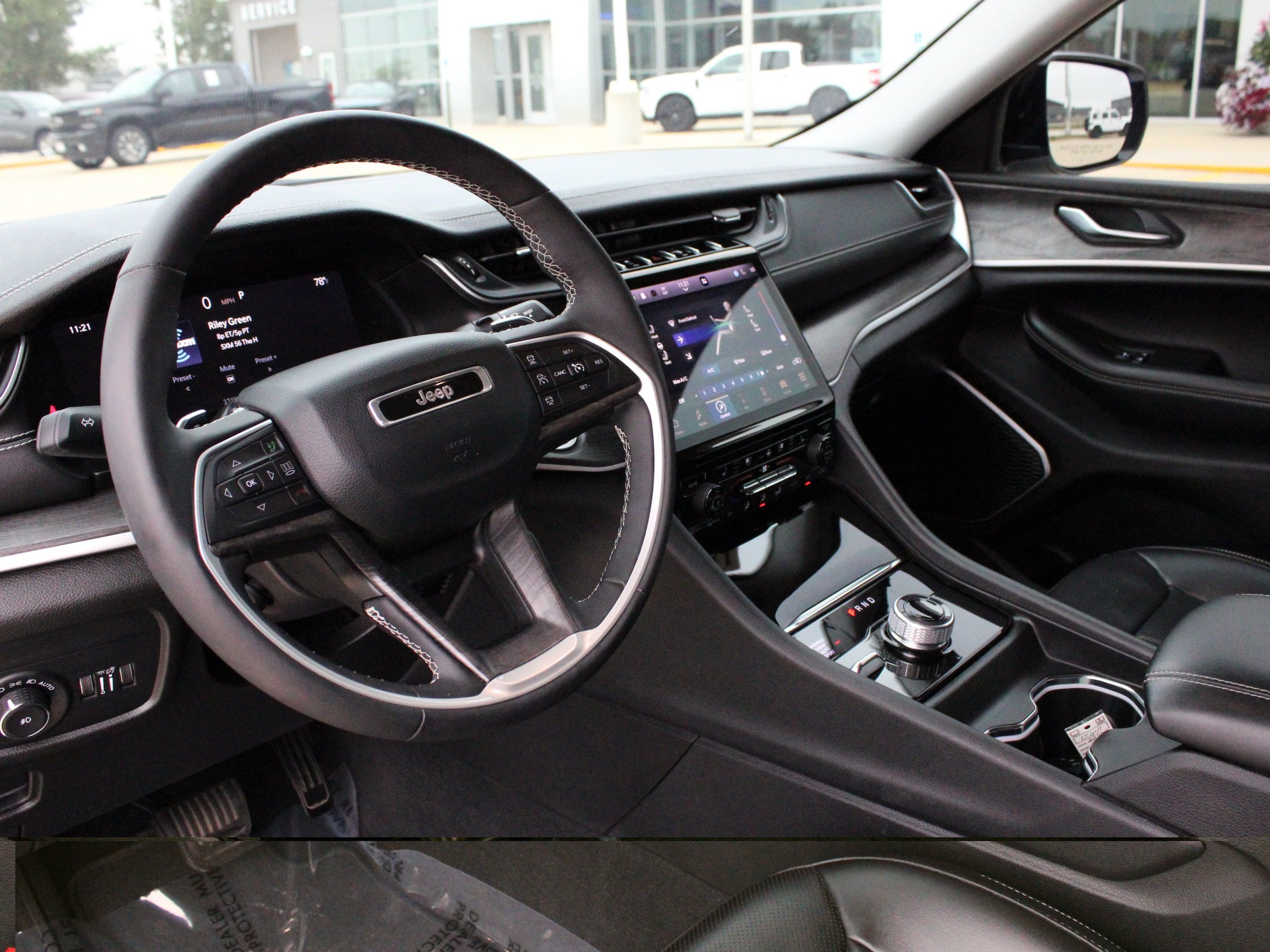 Used 2023 Jeep Grand Cherokee Limited w/ Luxury Tech Group II AWD/4WD image 15