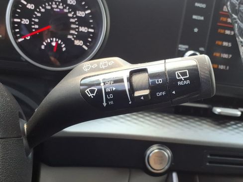 Used 2023 Kia Carnival LX FWD image 22