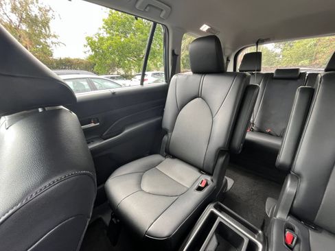 Used 2025 Toyota Grand Highlander FWD image 41