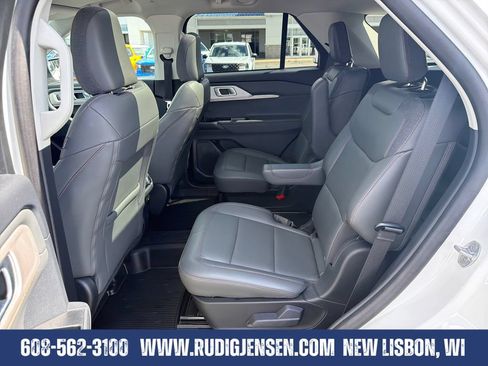 Used 2025 Ford Explorer Active w/ Active Comfort Package AWD/4WD image 25