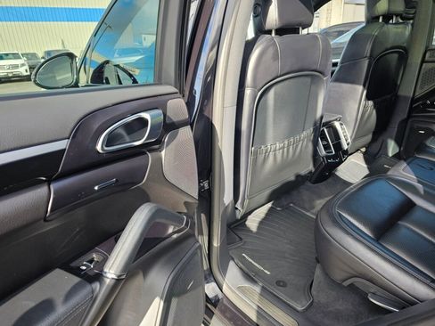 Used 2017 Porsche Cayenne image 16