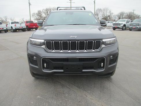Used 2022 Jeep Grand Cherokee Overland w/ Luxury Tech Group IV image 10