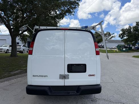 Used 2025 GMC Savana 3500 RWD image 11