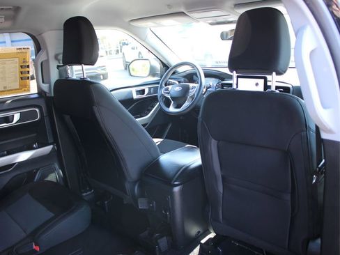 Used 2023 Ford Explorer XLT AWD/4WD image 34