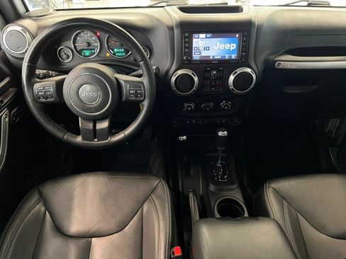 Used 2015 Jeep Wrangler Unlimited Sahara w/ Dual Top Group AWD/4WD image 17