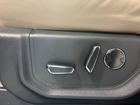 Used 2023 Ford Expedition Limited AWD/4WD image 13