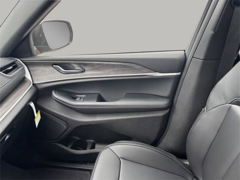 New 2025 Jeep Grand Cherokee L Limited w/ Black Appearance Package image 20