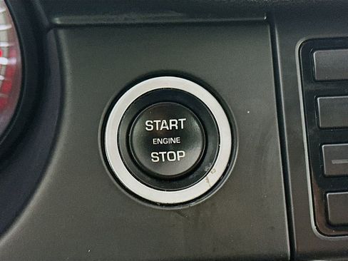 Used 2019 Land Rover Discovery Sport SE image 27