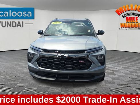 Used 2025 Chevrolet TrailBlazer RS w/ Convenience Package FWD image 2