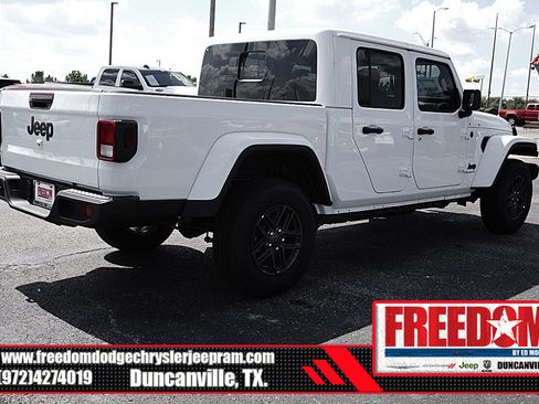 New 2025 Jeep Gladiator Sport image 5