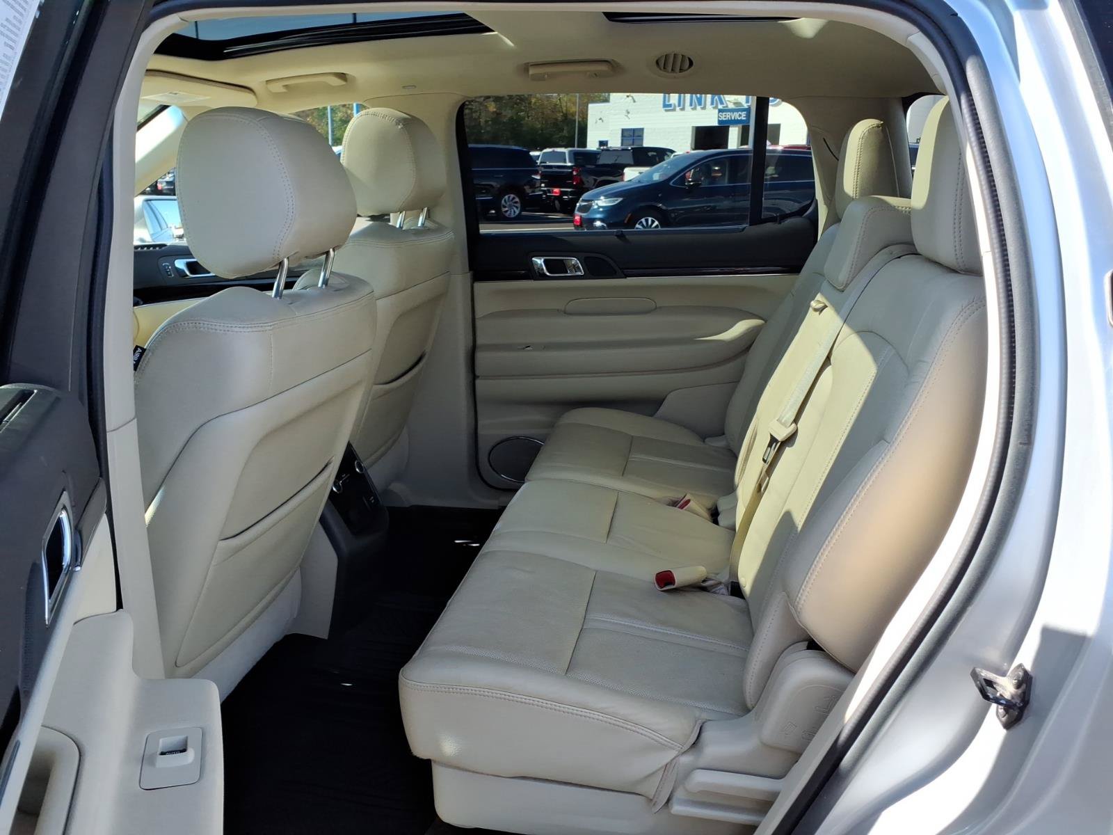 Used 2017 Lincoln MKT AWD w/ Technology Package image 11