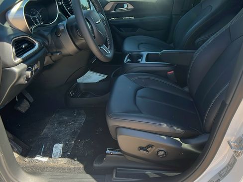 New 2026 Chrysler Voyager LX image 16