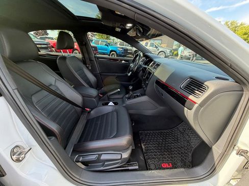Used 2017 Volkswagen Jetta GLI FWD image 30