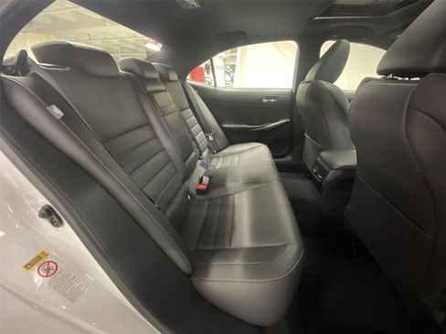 Used 2016 Lexus IS 200t w/ F Sport Package RWD image 29