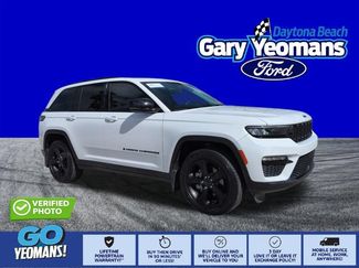 Used 2023 Jeep Grand Cherokee Limited w/ Black Appearance Package AWD/4WD video 1