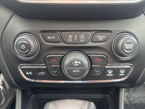 Used 2022 Jeep Cherokee Limited w/ Elite Package image 39