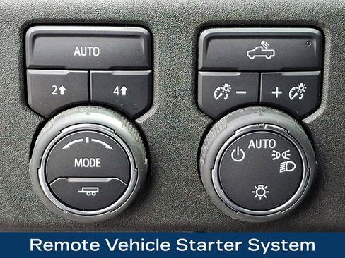 Used 2025 Chevrolet Silverado 1500 LT AWD/4WD image 9