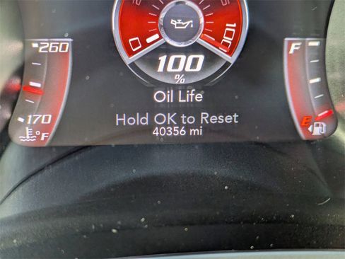 Used 2015 Dodge Challenger SRT Hellcat image 27