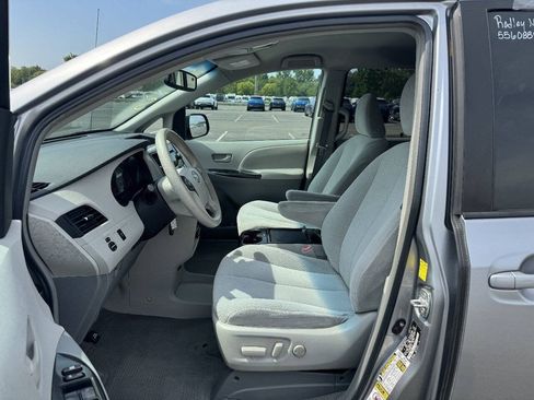 Used 2011 Toyota Sienna LE w/ Towing Pkg FWD image 20