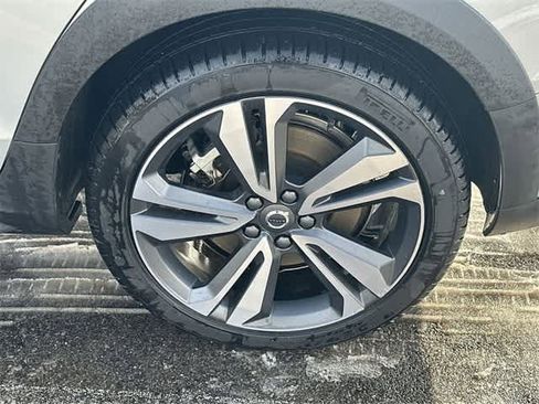 Used 2025 Volvo V60 B5 Cross Country Plus image 5