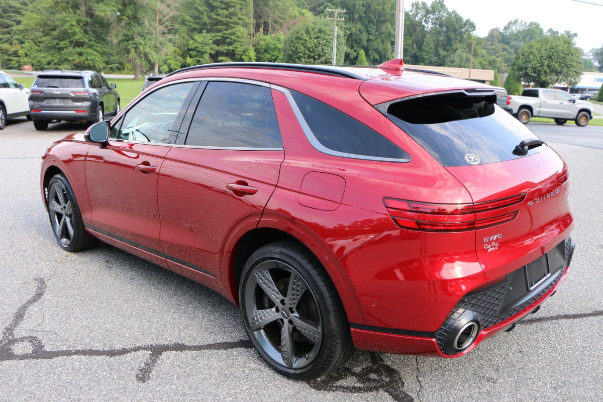 Used 2023 Genesis GV70 2.5T w/ Sport Prestige Package AWD/4WD image 3