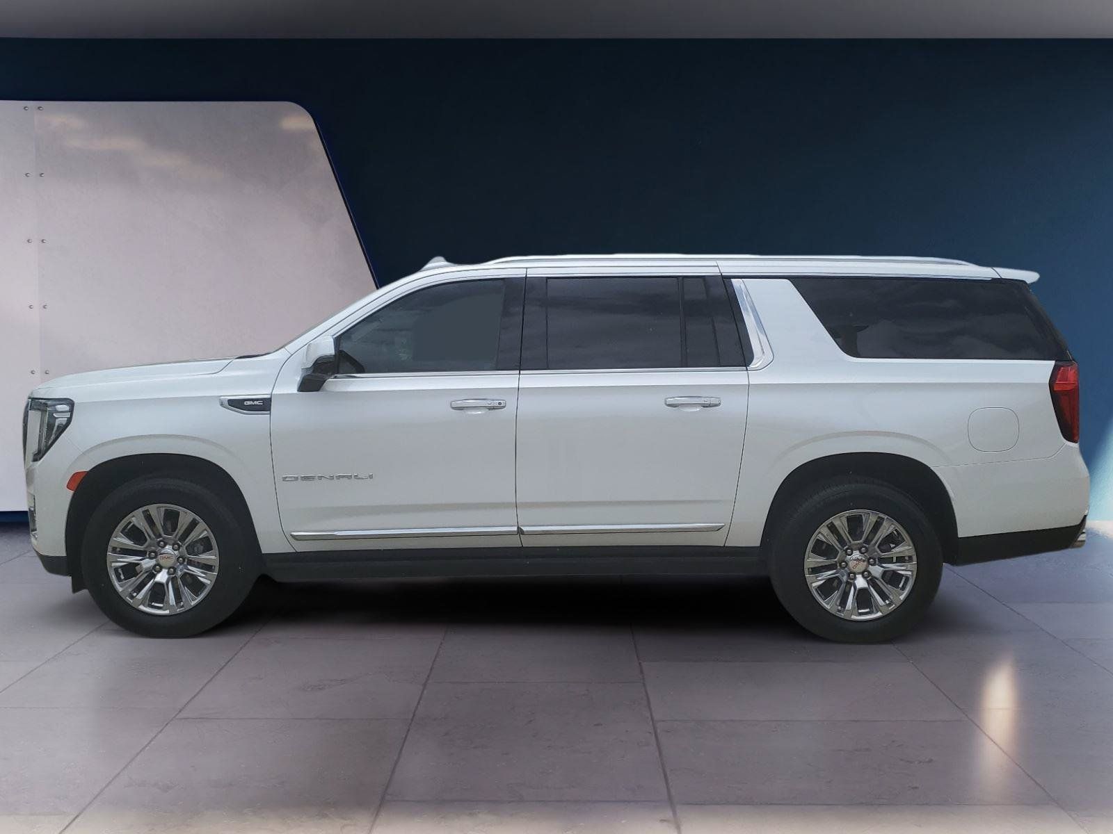 Used 2022 GMC Yukon XL Denali RWD image 2