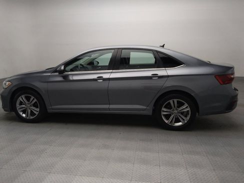 Used 2022 Volkswagen Jetta SE FWD image 3