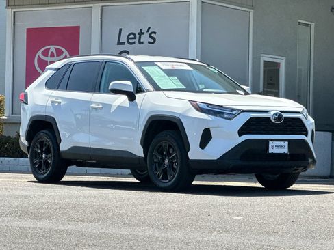 Used 2025 Toyota RAV4 XLE FWD image 7