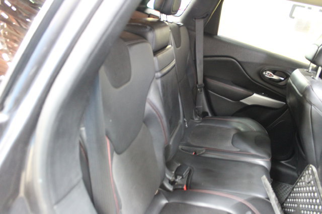 Used 2018 Jeep Cherokee Trailhawk w/ Comfort & Convenience Group AWD/4WD image 9