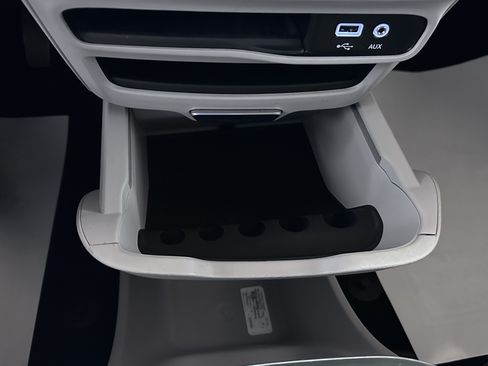 Used 2020 Chrysler Pacifica Touring-L FWD image 57