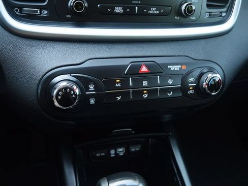 Used 2017 Kia Sorento FWD image 11