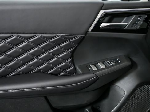 New 2025 Mitsubishi Outlander SEL image 11