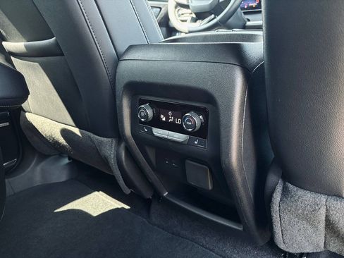 Used 2025 Chevrolet Traverse High Country FWD image 21