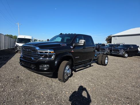 New 2026 RAM 5500 Laramie w/ Laramie Trim Package image 18