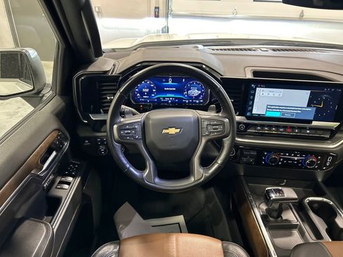 Used 2024 Chevrolet Silverado 1500 High Country w/ High Country Premium Package AWD/4WD image 32