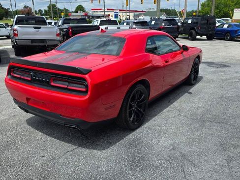 Used 2016 Dodge Challenger SXT w/ Blacktop Package RWD image 4