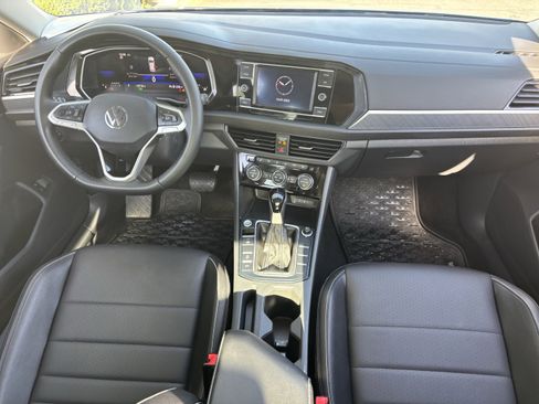 Certified 2024 Volkswagen Jetta SE w/ Panoramic Sunroof Package image 13