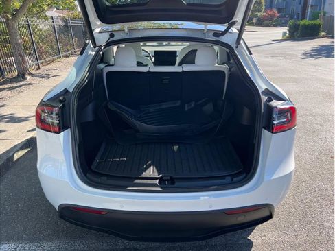 Used 2020 Tesla Model Y Long Range image 15