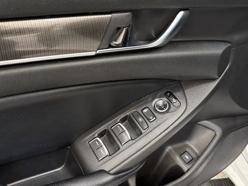 Used 2018 Honda Accord Sport image 14