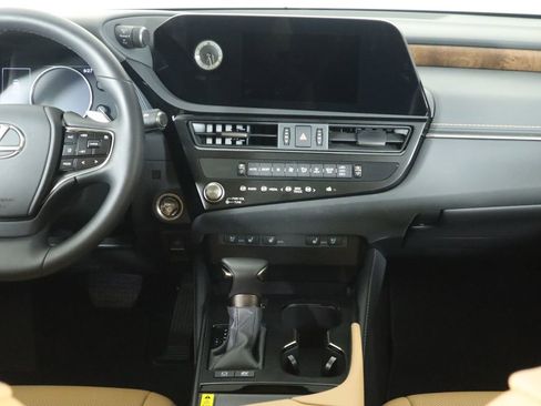 Certified 2025 Lexus ES 300h w/ Premium Package image 14