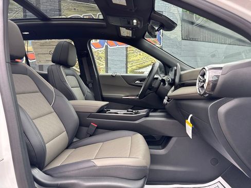 New 2027 Chevrolet Equinox LT w/ Convenience Package II AWD/4WD image 11