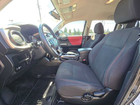 Certified 2017 Toyota Tacoma SR5 w/ Tow Package AWD/4WD image 21