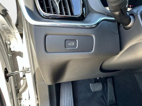 Certified 2025 Volvo XC60 B5 Core w/ Climate Package PRO image 30