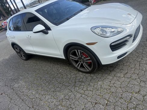 Used 2013 Porsche Cayenne Turbo image 18
