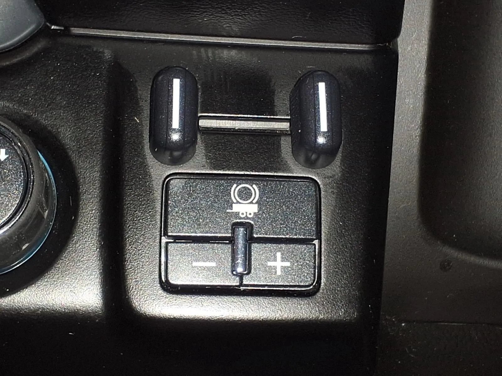 Used 2018 Chevrolet Suburban LT AWD/4WD image 28