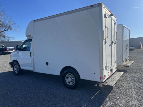 Used 2015 Chevrolet Express 3500 image 4